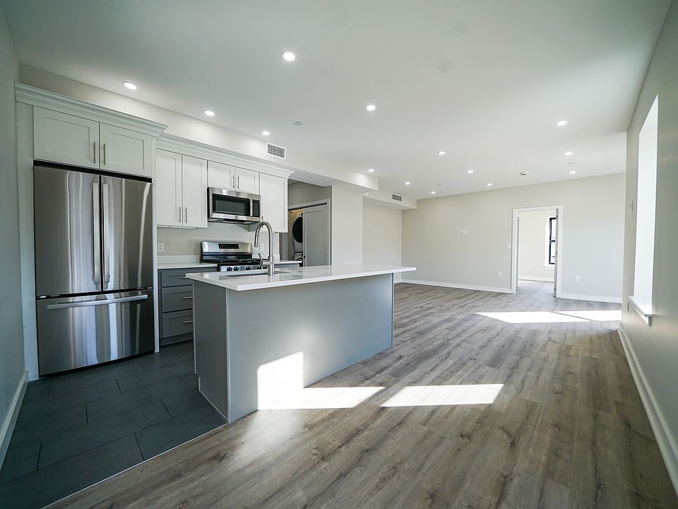 1st image of 10 Blackwood St #216