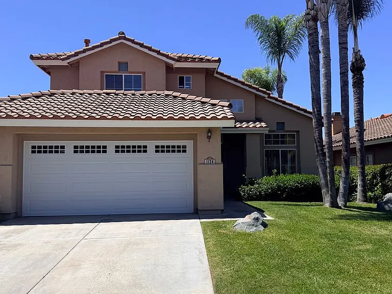 1124 Calle Florecita — Photo 1