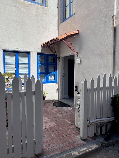 Entrance with a little private patio