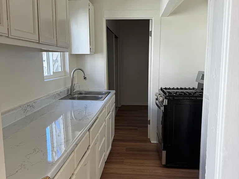 1322 N Serrano Ave — Photo 6