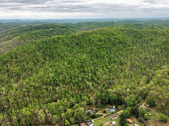 4th image of 100 Old Turnpike Rd
