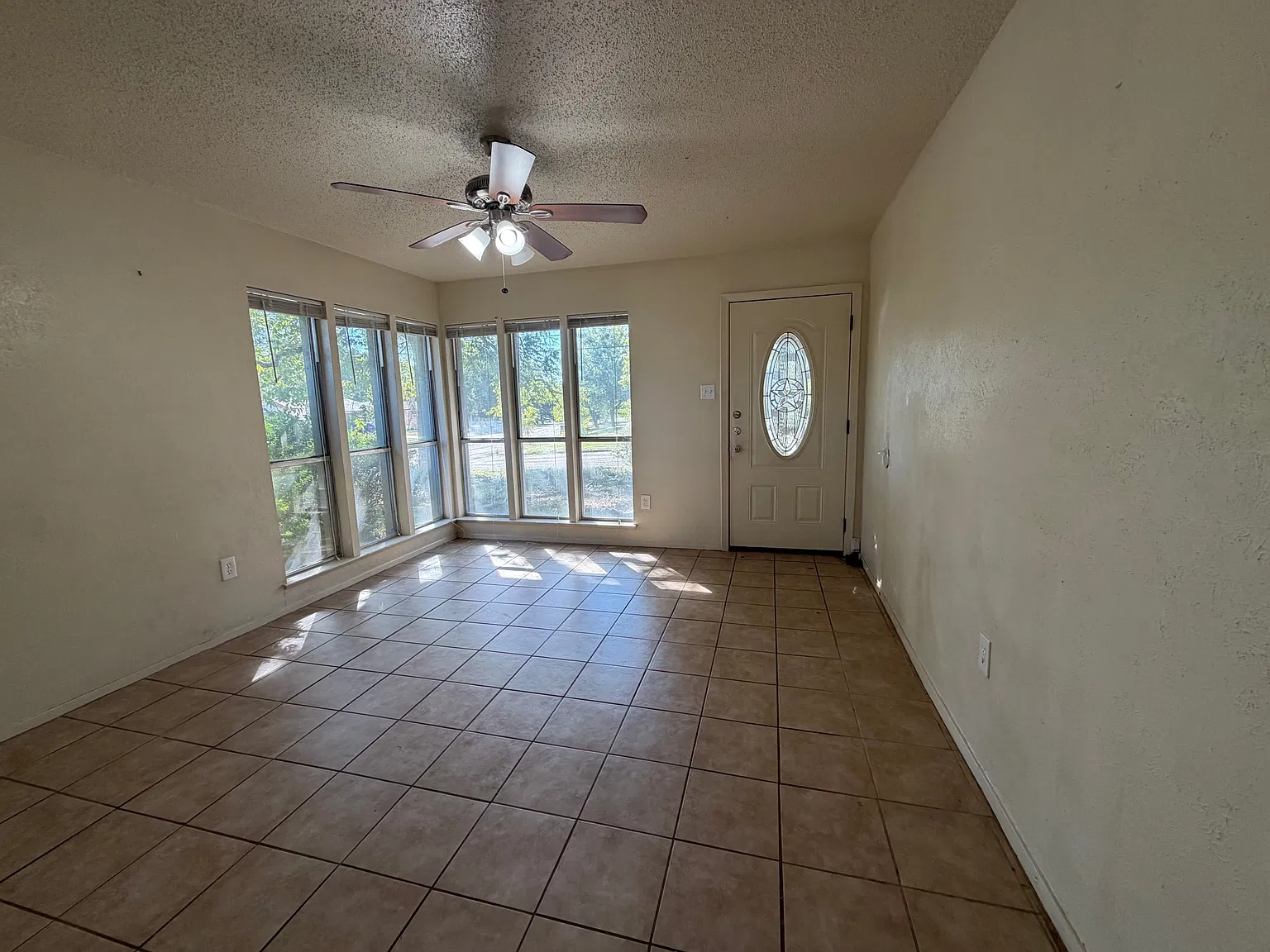 2 bed, 1.5 bath, 1080 sqft, $1,300 — Photo 2