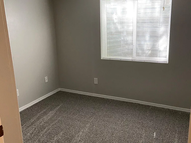 884 S 820 E — Photo 17