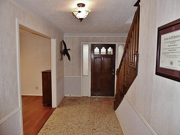 3rd image of 7810 Hurst Forest Dr