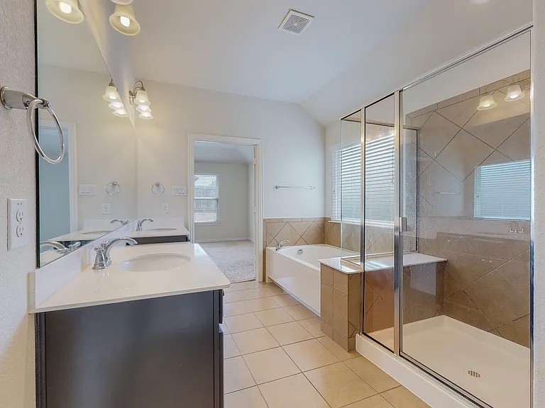 8100 Horseman Rd — Photo 15
