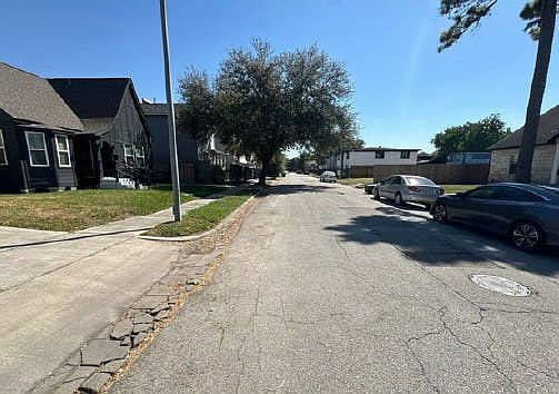 4th image of 5005 Delano St