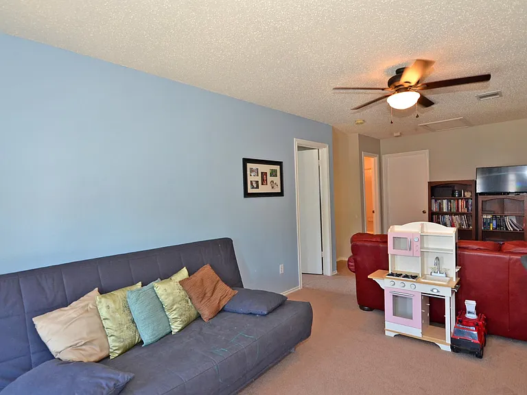 2514 Byfield Dr — Photo 3