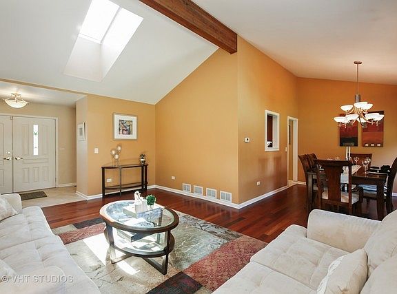 2nd image of 1704 E Canterbury Dr