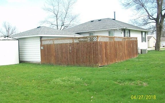 3rd image of 301 Donovan Ave