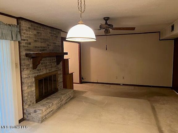 4th image of 2631 Valleywood Dr