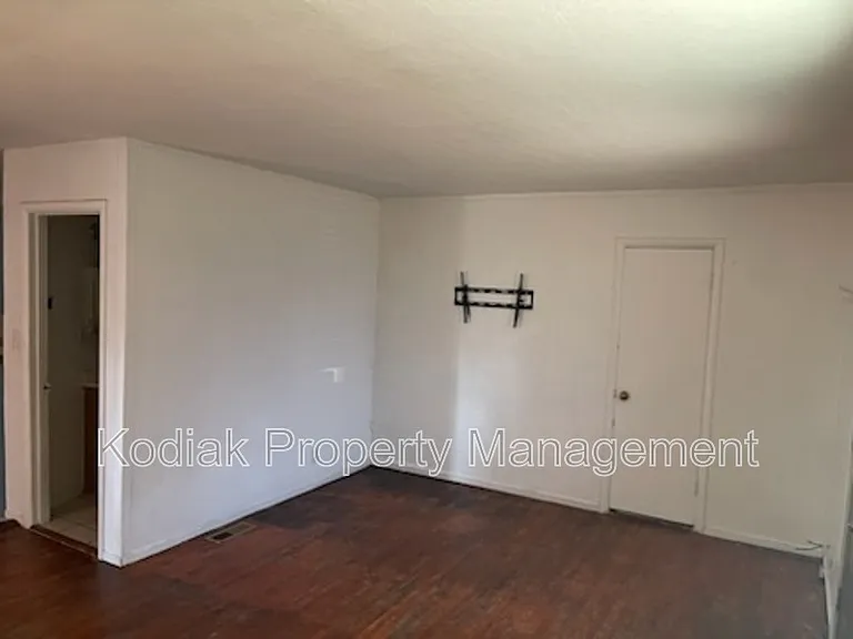 3737 S 3325 W — Photo 6