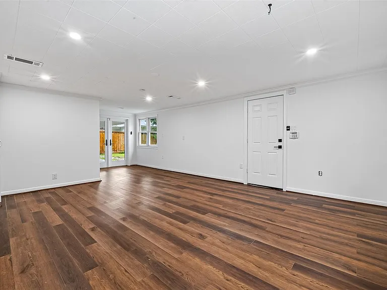 3731 Drake St — Photo 11