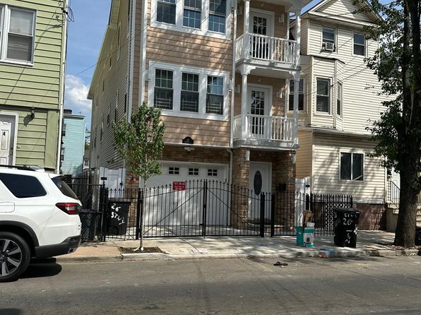 26 Stuyvesant Ave APT 2