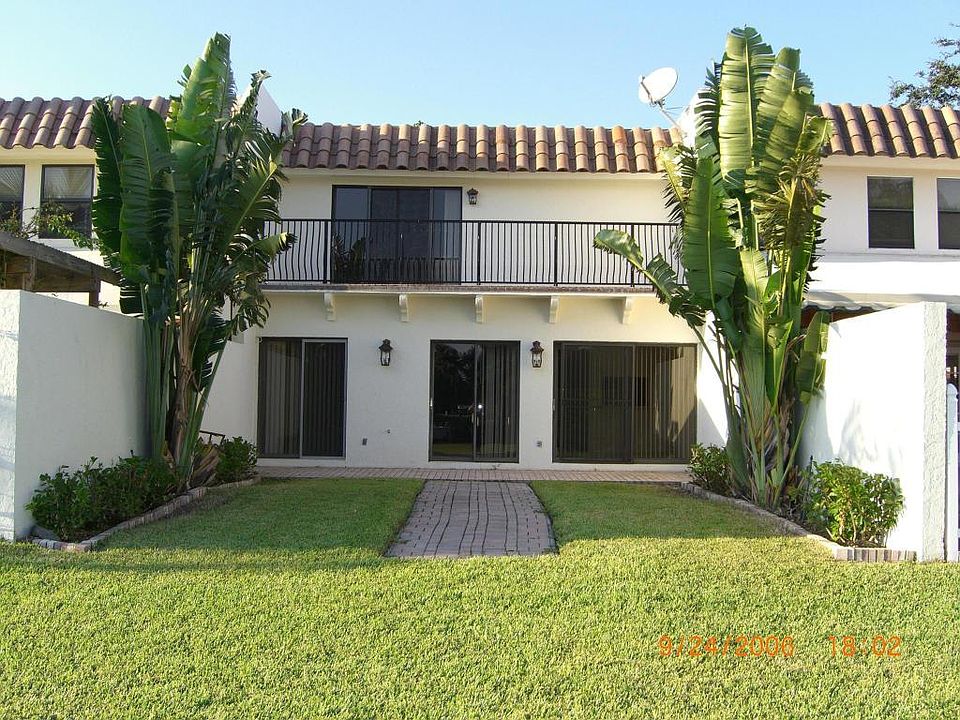1st image of 156 Harbor Cir #156