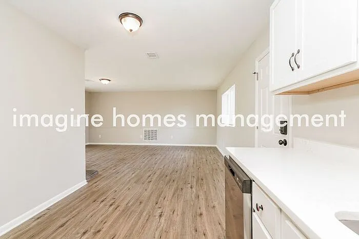 3 bed, 1.5 bath, 1176 sqft, $1,795 — Photo 4
