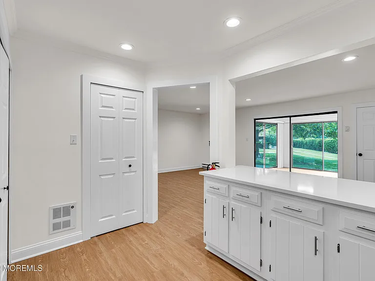 34 Lexington Ct — Photo 6