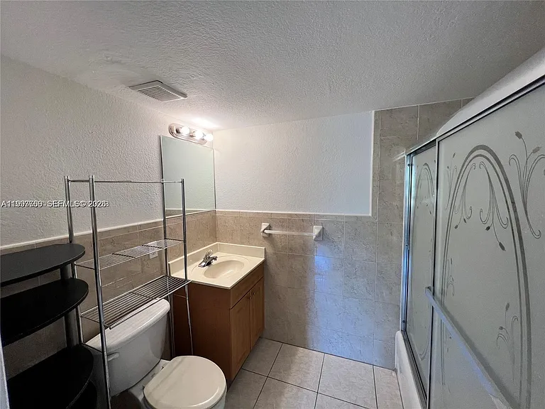 637 SW 3rd St #306 — Photo 11