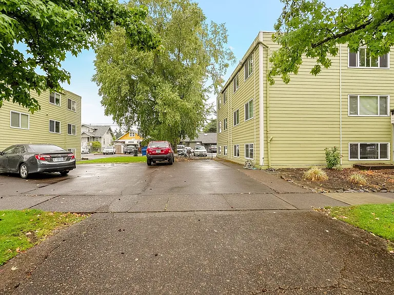 286-Maple Square Apartments — Photo 21