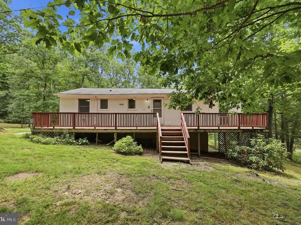 371 Oak Hill Rd, Berkeley Springs, WV 25411