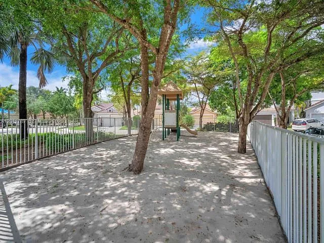 624 Bald Cypress Rd — Photo 10