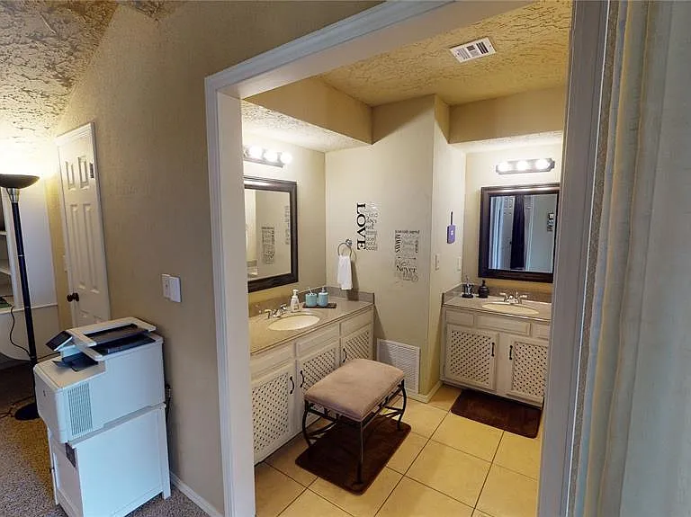 2408 W Boston St — Photo 28