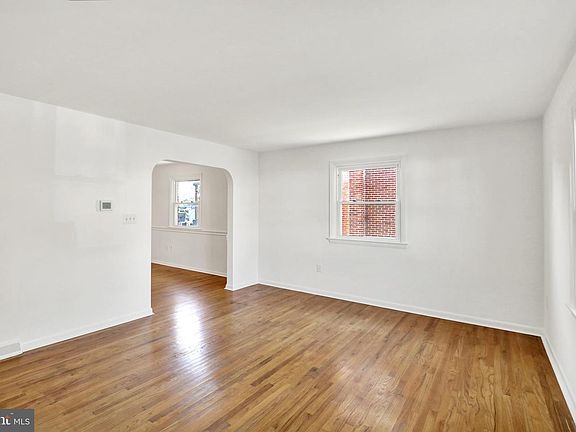 5th image of 1354 Calvert Ln