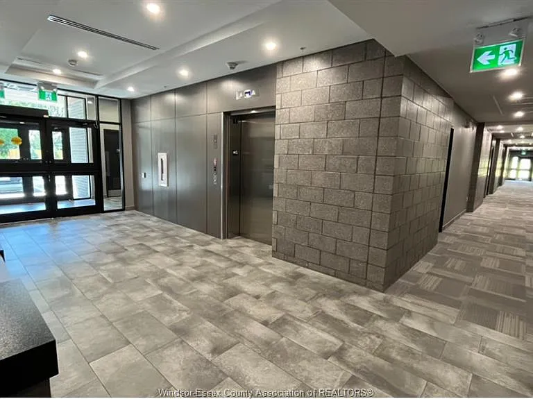 140 Main St E #305 — Photo 3