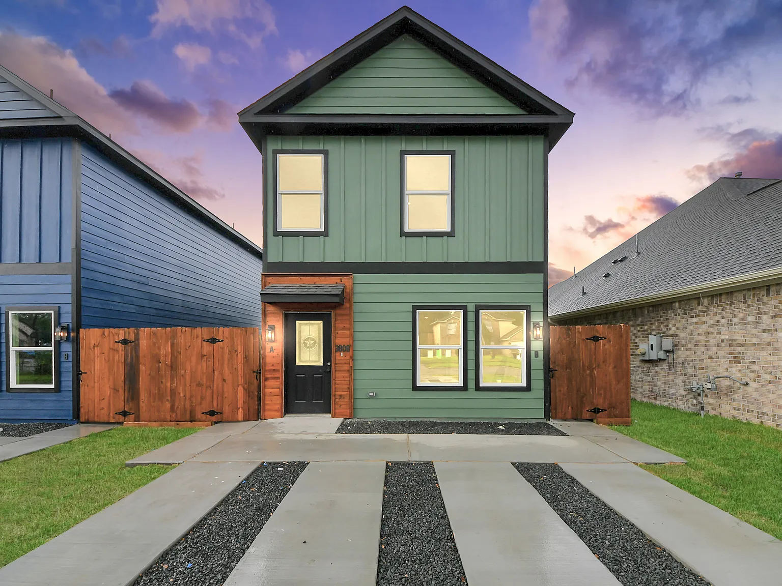 3 bed, 2.5 bath, 1300 sqft, $2,400 — Photo 1