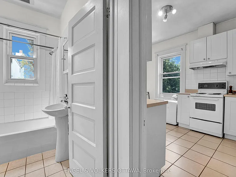 172 Ivy Cres #2 — Photo 10