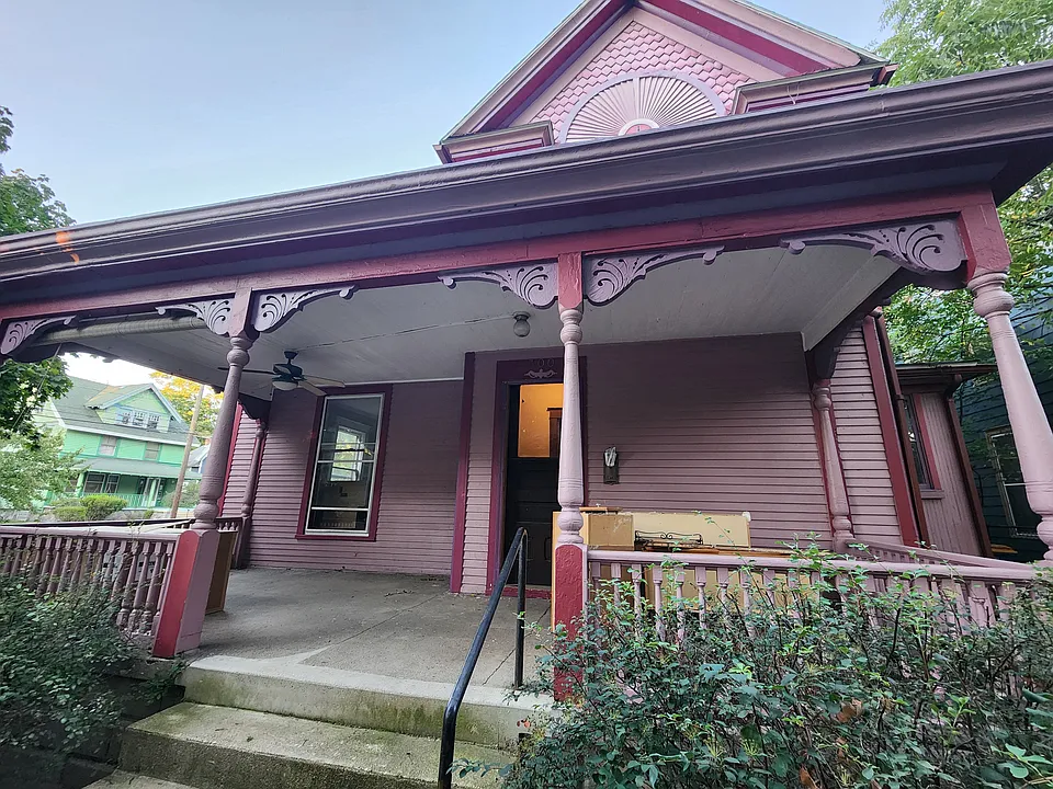 300 Eureka Ave SE