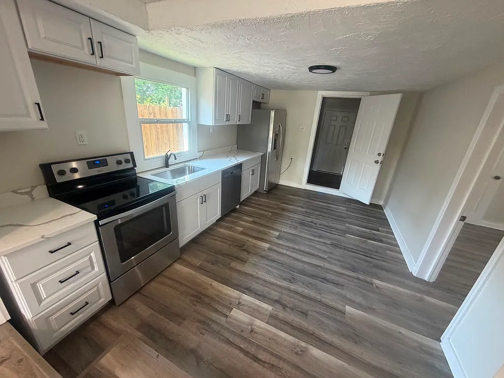 2146 Gent Avenue - 1 — Photo 2