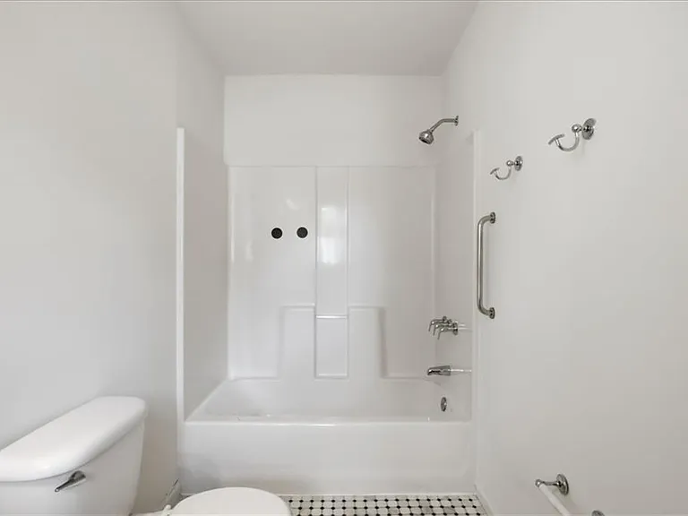 1464 Hawthorne Ave NW — Photo 24