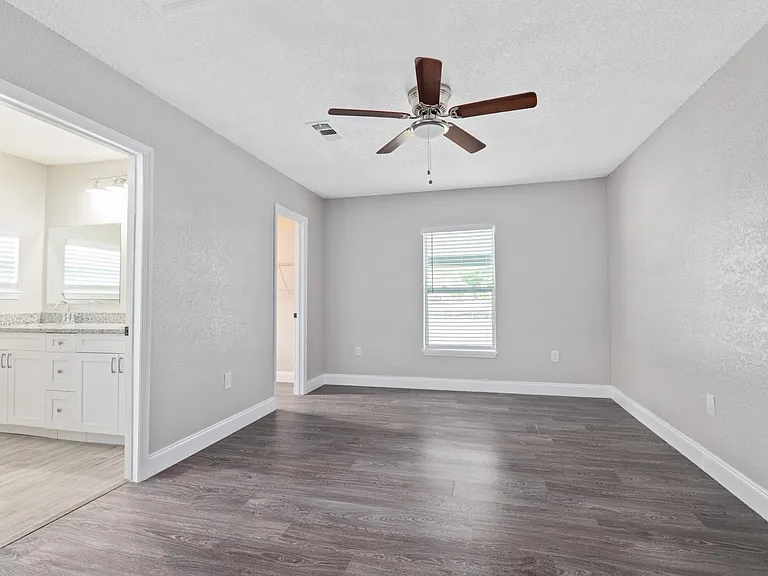 408 W Virginia Ave — Photo 12