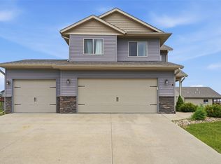 1418 Cardinal Dr, Fairfax, IA 52228