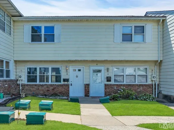 6 Connecticut Ct, Matawan, NJ 07747