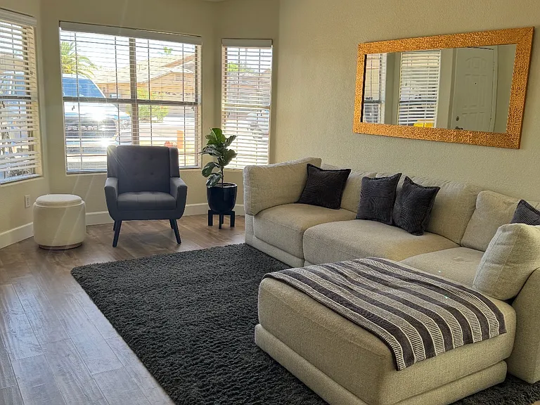 1635 E Oakland St — Photo 4