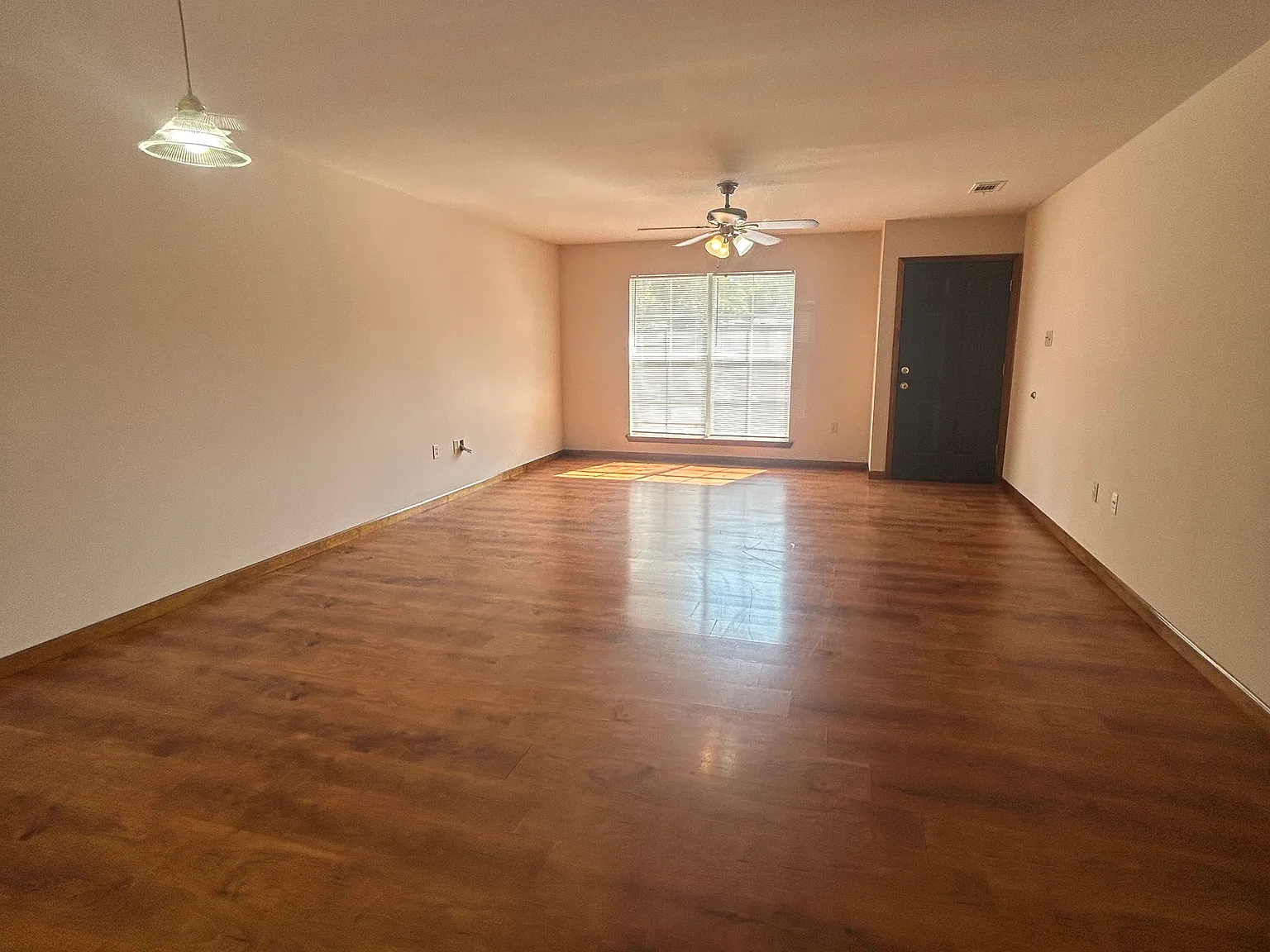 2 bed, 1100 sqft, $1,200 — Photo 4