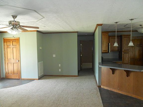 3rd image of 104 Joe Montgomery Ct