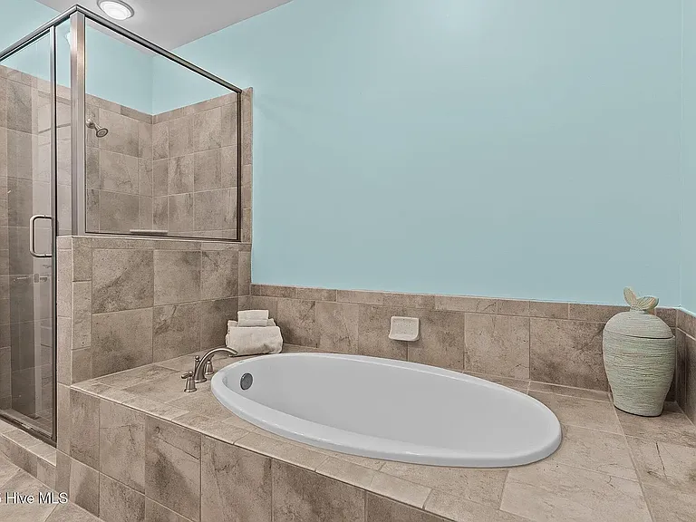 2537 Saint James Dr SE #102 — Photo 24