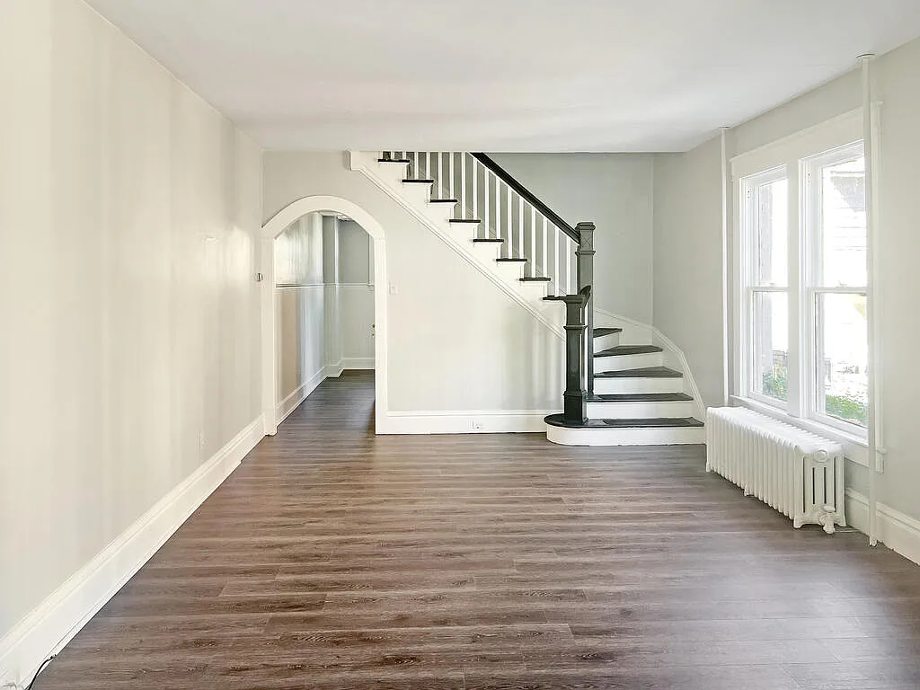 3 bed, 1.5 bath, 1688 sqft, $1,800 — Photo 3