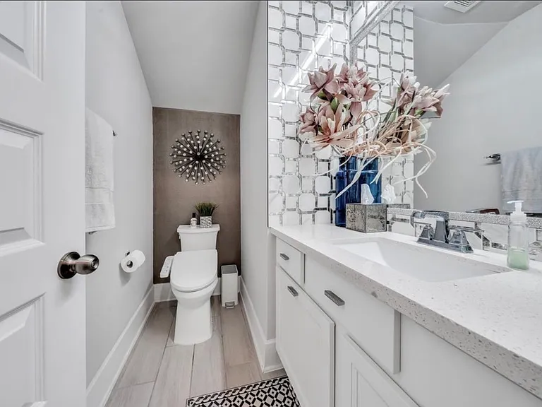 8826 Forest Side Dr — Photo 23