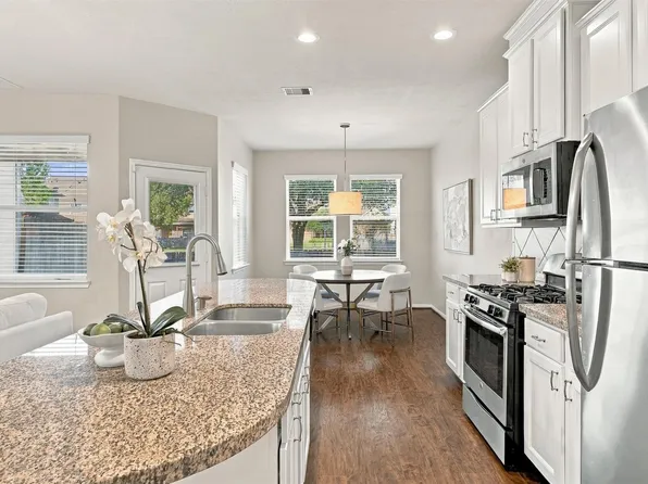 8323 Lamond Ln, Houston, TX 77095