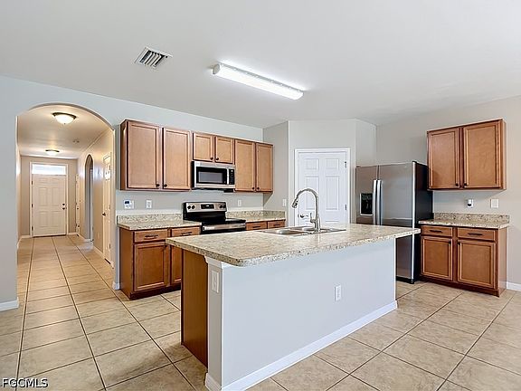 5th image of 330 SW 31st St