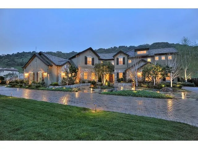 1415 Lakeview Ct photo 1