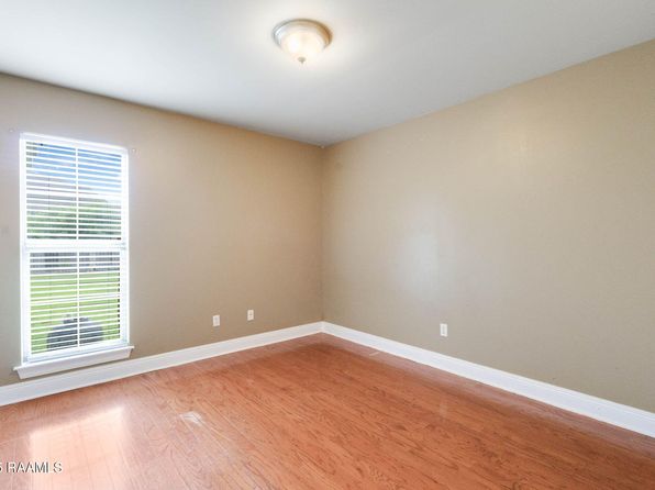 204 Papa Joe Dr, Broussard, LA 70518