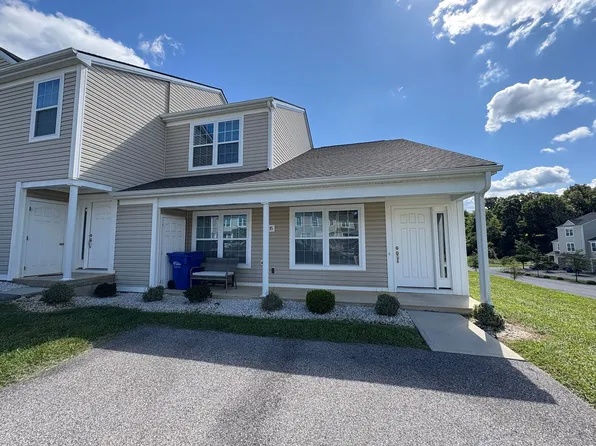 505 Twisted Oak Dr, Christiansburg, VA 24073