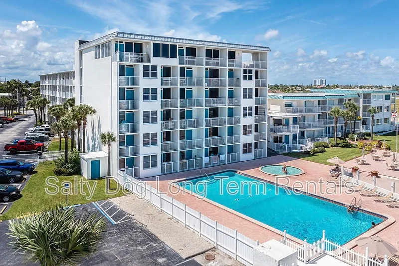 1 bed, 2.0 bath, 634 sqft, $1,600 — Photo 2