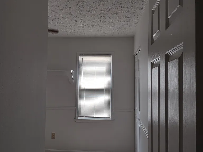 This photo has not been altered in any way: no edits or filters have been applied to try to deceive the viewer by having the room appear larger or brighter than it actually is.