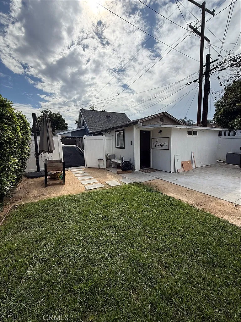1 bed, 600 sqft, $2,300 — Photo 1
