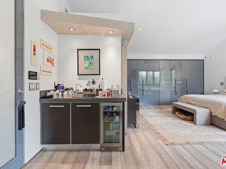 624 23rd St — Photo 34